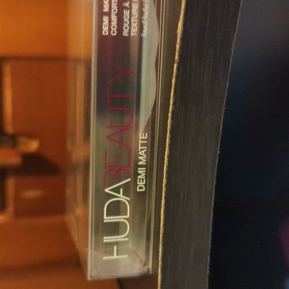 Huda Beauty Demi Matte Cream Lipstick Stain Bawse Bold Wine Color NEW NIB NICE - Picture 5 of 8